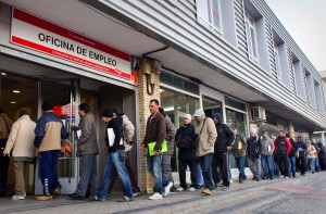 People queue outside an unemployment registry office in Madrid on Thursday, Dec. 2, 2010.  En la foto oficina del INEM